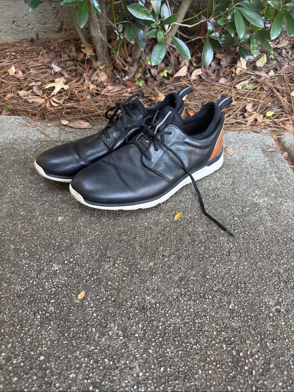 Men's Black Leather Lace-Up Sneakers with Brown Heel Detail
